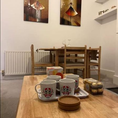 Two Bedroom Flat In Лондон Экстерьер фото