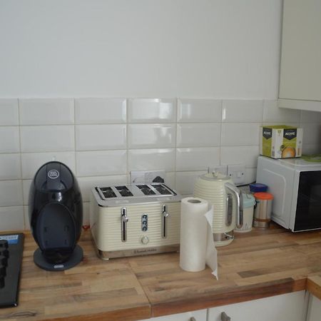 Two Bedroom Flat In Лондон Экстерьер фото