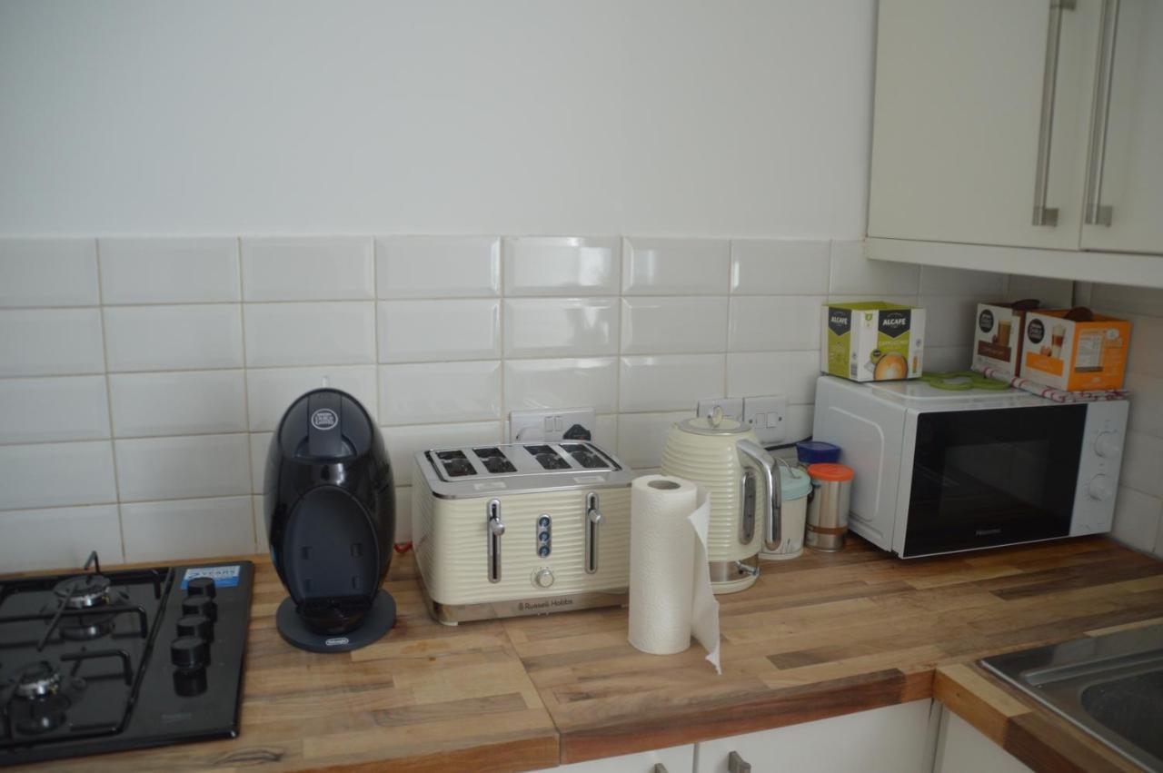 Two Bedroom Flat In Лондон Экстерьер фото